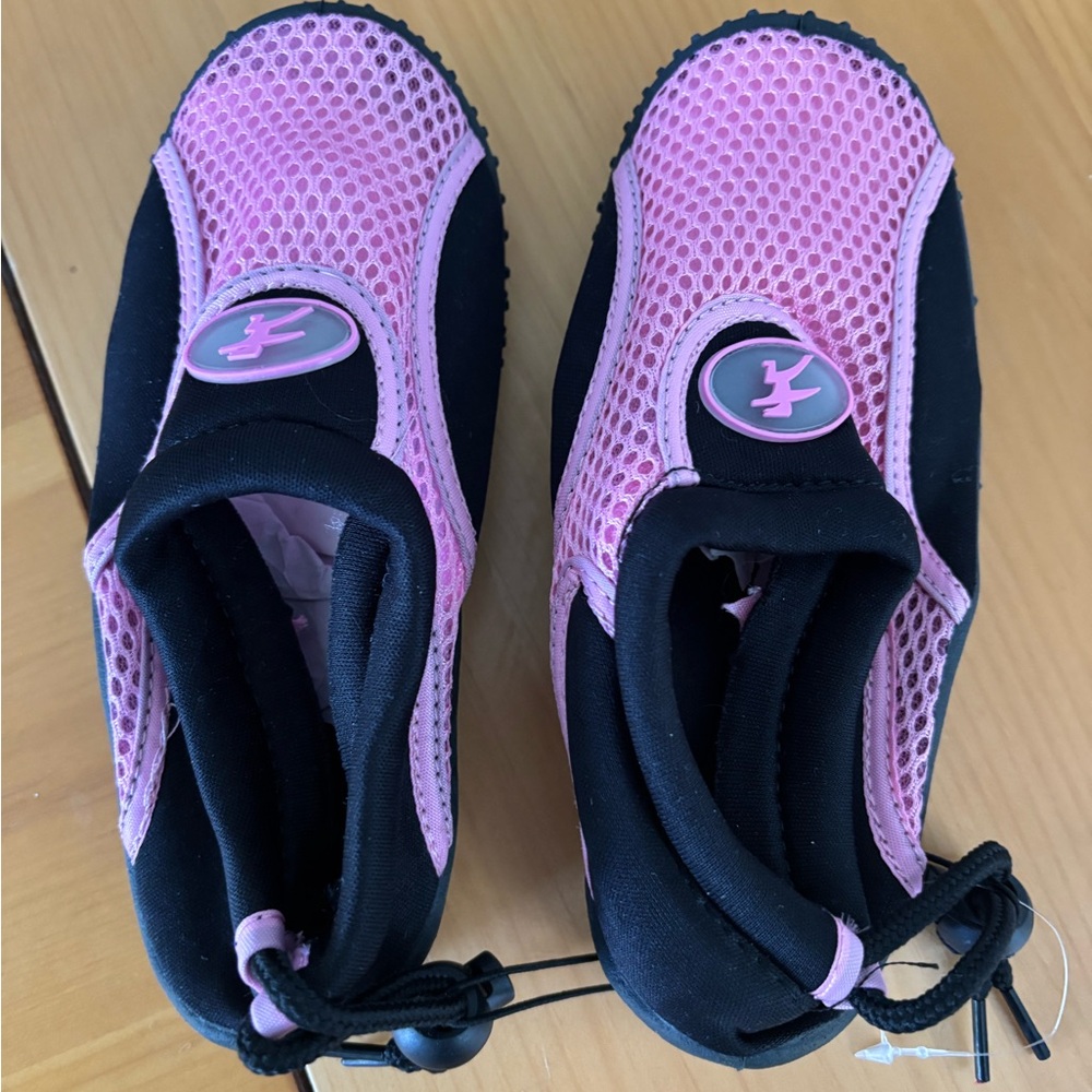 NWT water shoes(toddler)